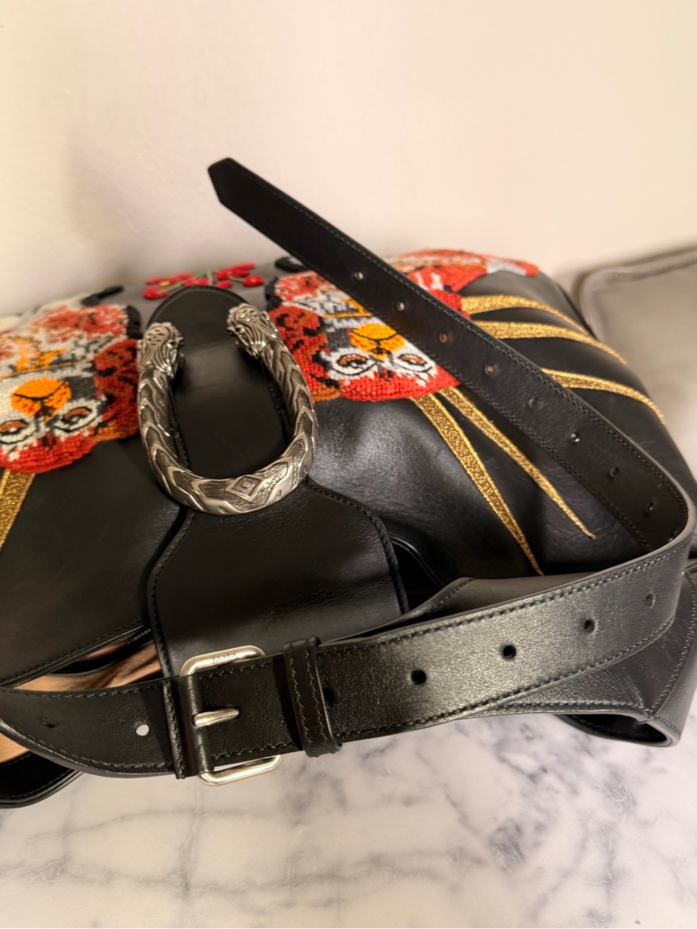 Gucci
Dog Embroidered Extra Large Dionysus Hobo - Picture 10 of 17